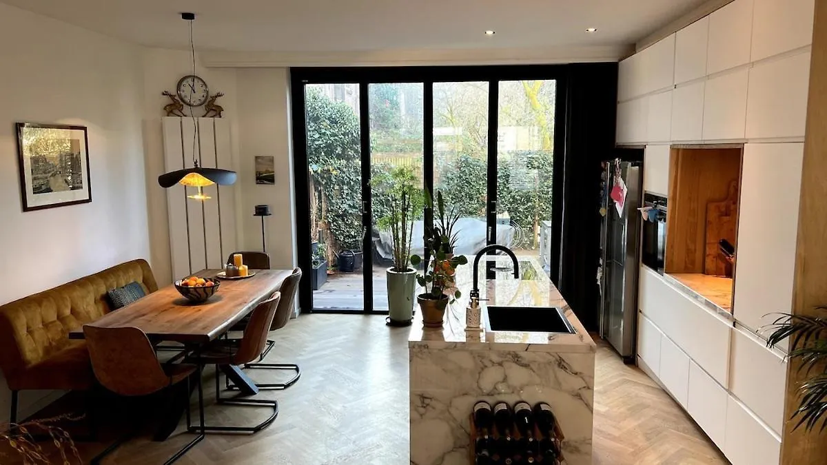 شقة Spacious Familyhouse With Garden In Amsterdam Zuid هولندا