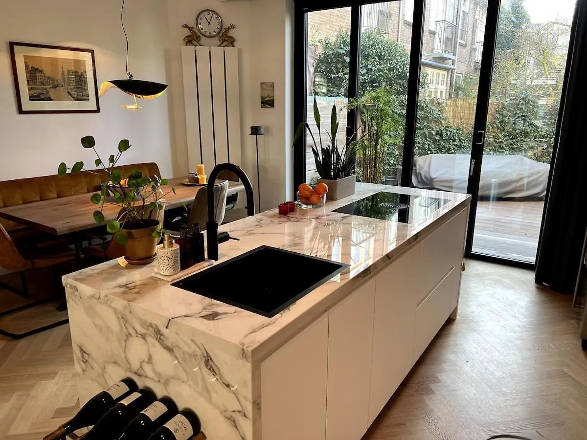 Spacious Familyhouse With Garden In Amsterdam Zuid